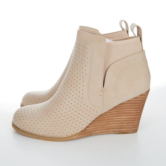 DV Dolce Vita GERDY Bootie Beige Women's Size 8 NWT - Picture 3 of 8